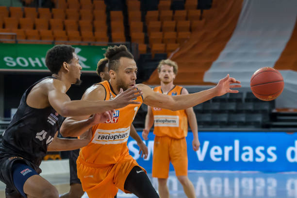 现他们在场 现他们在场